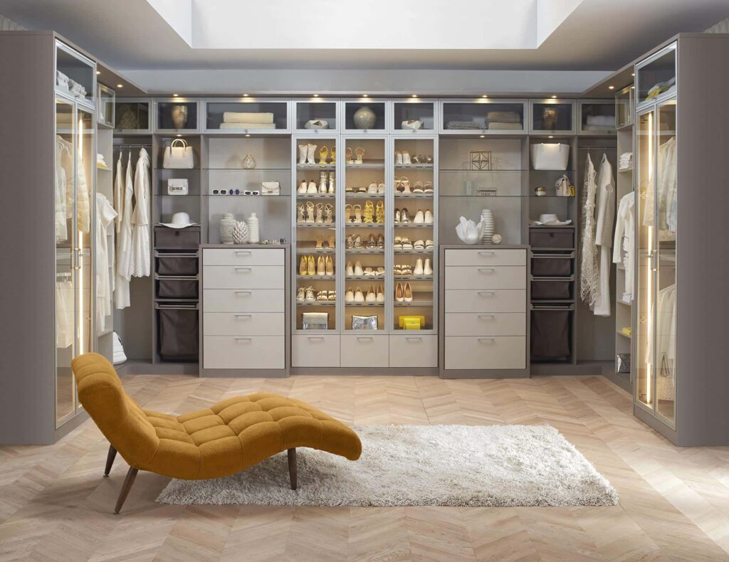 walk-in closet